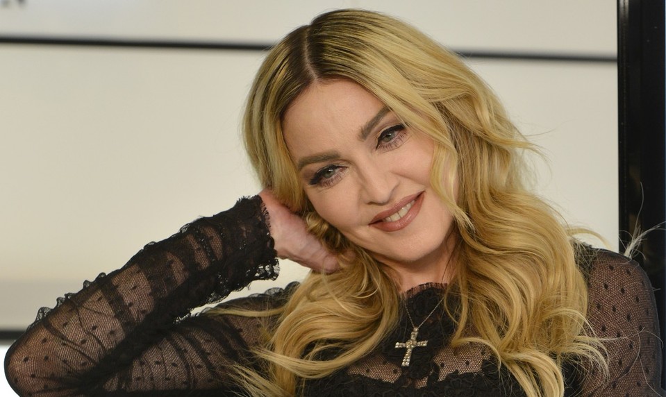 67-ročná Madonna TO opäť urobila a fanúšikovia ju prosia: „Prosím, oblečte sa!“