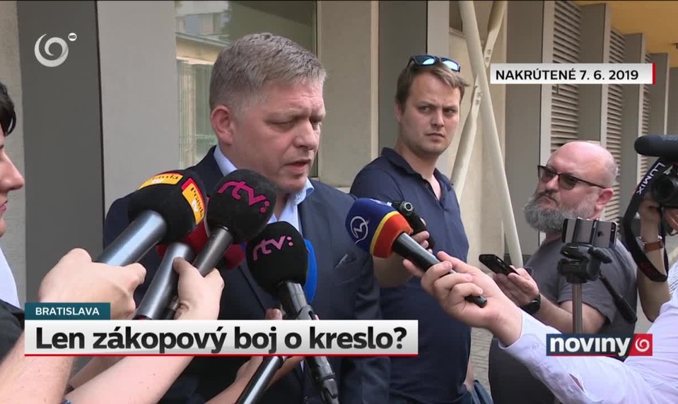 Len zákopový boj o kreslo?
