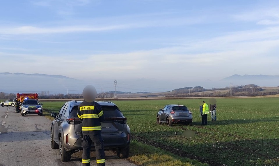 Tragická nehoda pri Martine: Auto po zrážke odhodilo druhé vozidlo na chodkyne, jedna zomrela
