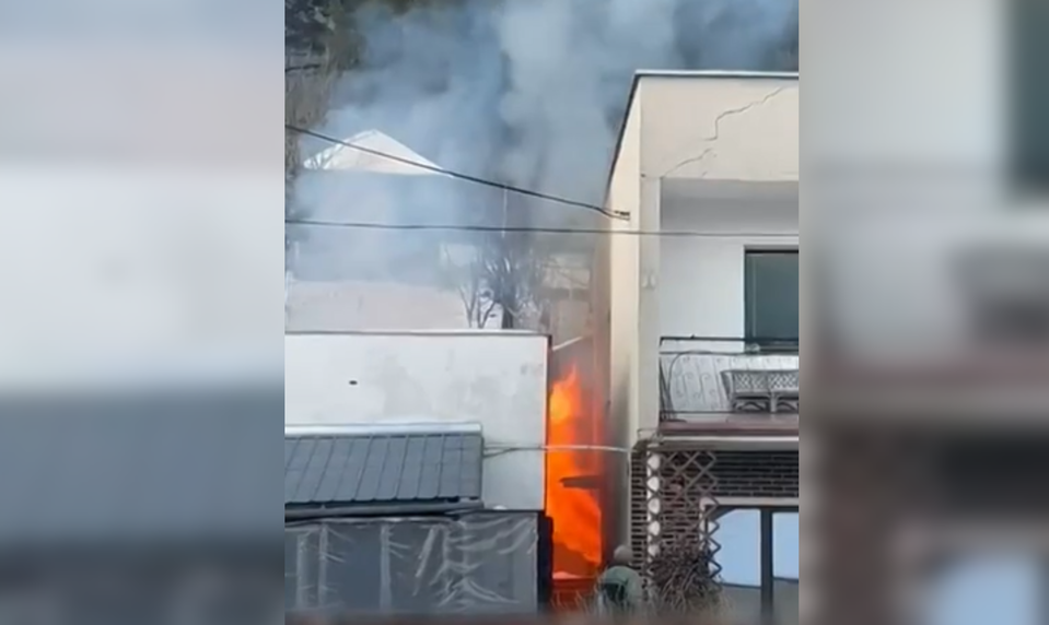 Plamene zničili kotolňu: Majiteľ domu v Makove sa zranil pri snahe uhasiť požiar