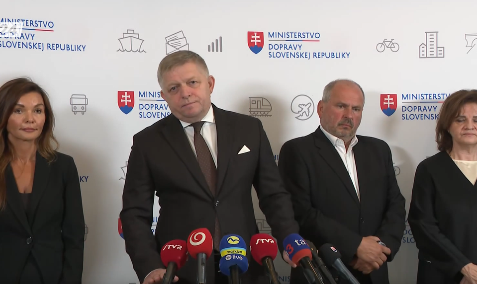 Fico: Zlacnené cestovanie vlakmi bude pokračovať aj v novembri, možno aj v decembri