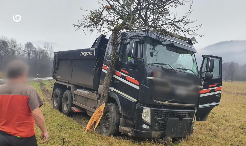Stačil okamih a bolo by po všetkom. Ivan unikol čelnej zrážke s kamiónom