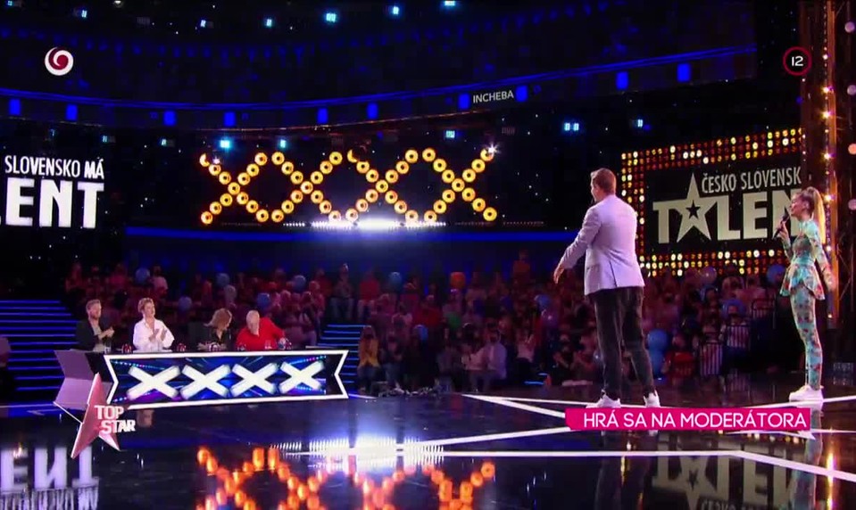 HRÁ SA NA MODERÁTORA