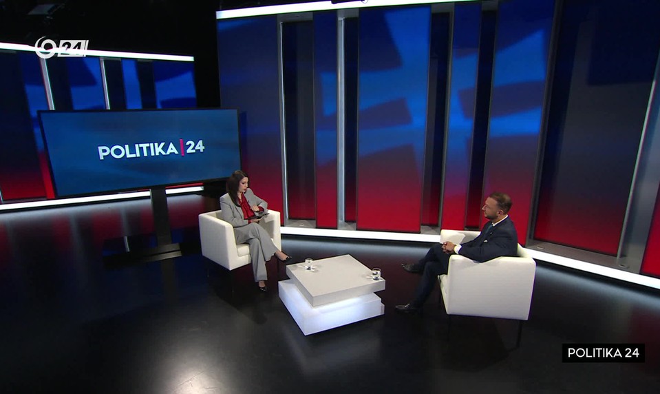 Politika 24: Šutaj Eštok obhajuje René Rendyho aj protidrogovú roadshow