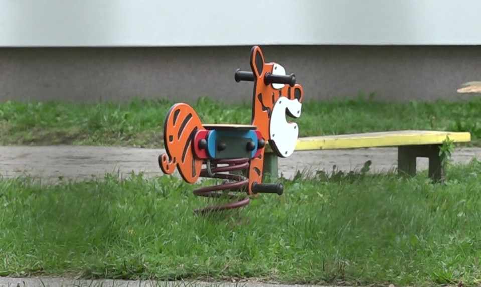 Muž onanoval pri materskej škole. Hrozia mu 3 roky väzenia