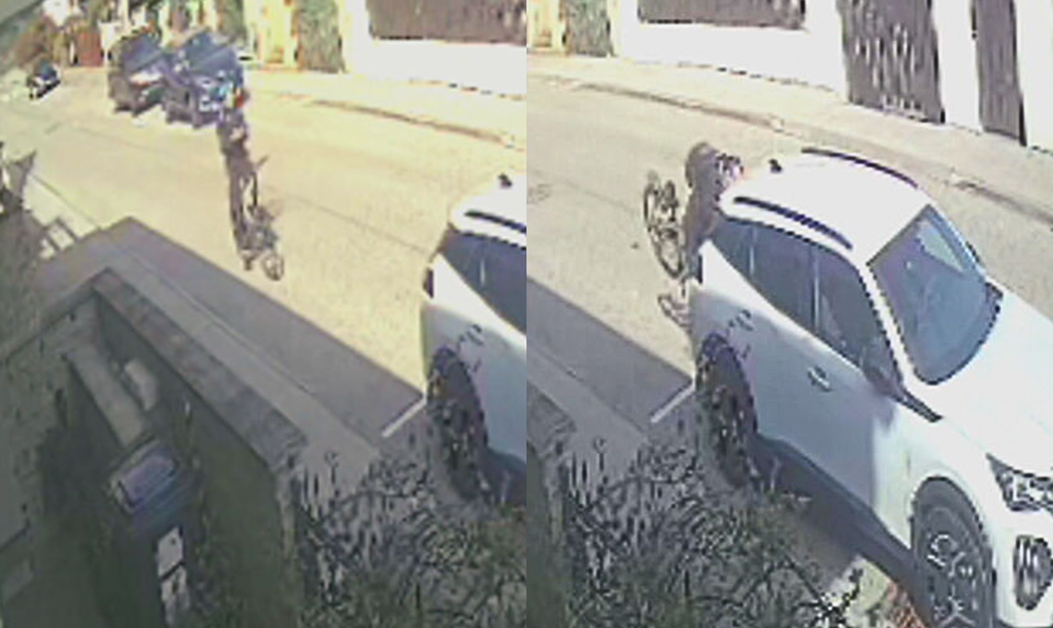 Nezodpovedný cyklista za jazdy používal mobil. Narazil do auta a ušiel, teraz po ňom pátra polícia