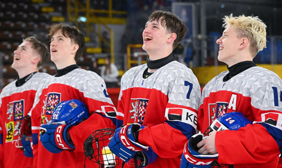 Kanada zlato neobháji, Česi budú hrať o medaily