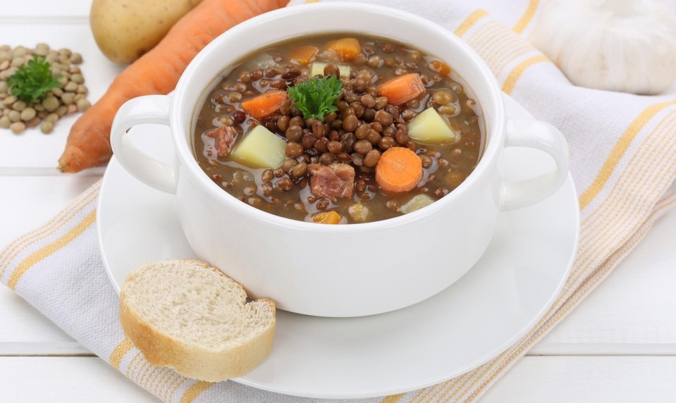 Rýchla polievka z bežných surovín, ktorá je ako teplé objatie: Tento recept musíte vyskúšať!