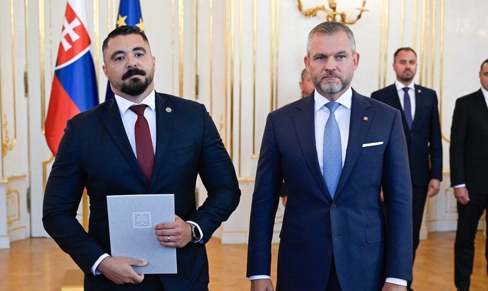 Prezident Pellegrini ukončil disciplinárne konanie voči šéfovi SIS. Gašparovi zníži mzdu