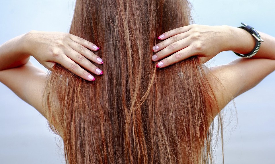 Trápia vás v zime elektrizujúce vlasy? Vyskúšajte tieto jednoduché a overené triky!