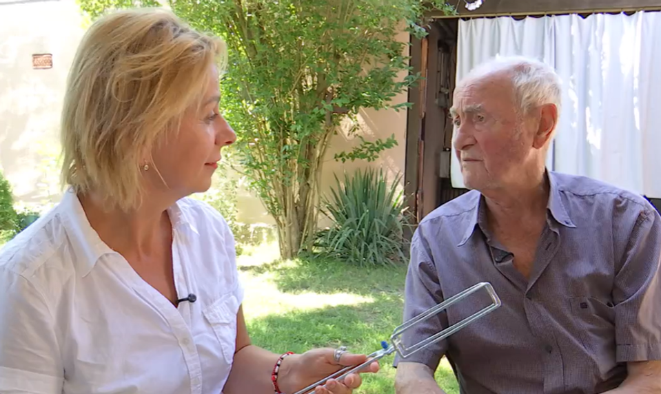 90-ročný Slovák vynašiel pomôcku na obliekanie ponožiek pre seniorov. Dal si to aj patentovať