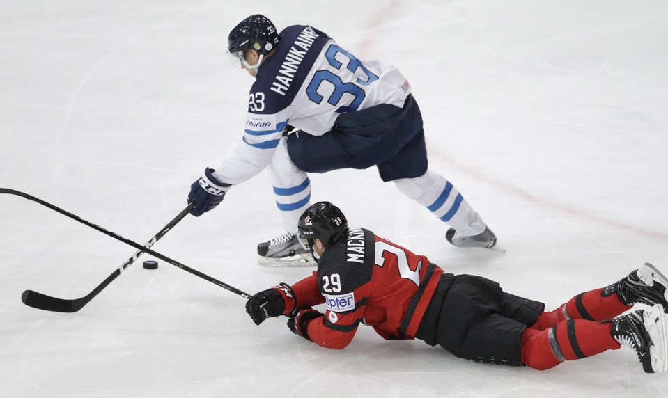 Boj o finále začína, Kanada vyzve Rusko. Severania sa pobijú v derby