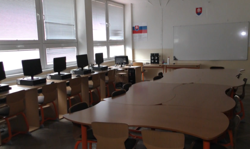 Slovensko má prvý etický kódex pre AI v školstve. Obsahuje pravidlá pre učiteľov, žiakov aj rodičov