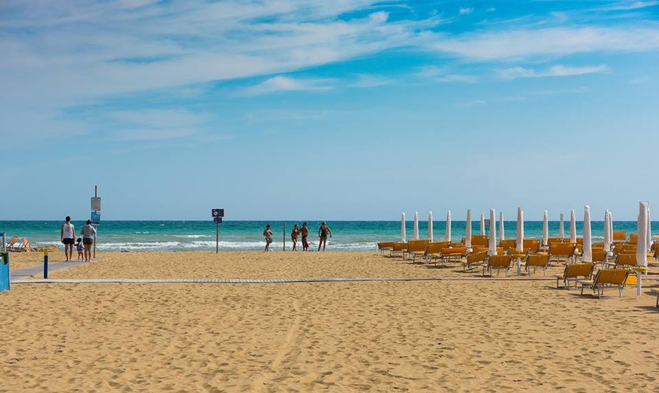 Dráma na pláži v Bibione: Slovák zomrel po infarkte, jeho manželka skolabovala