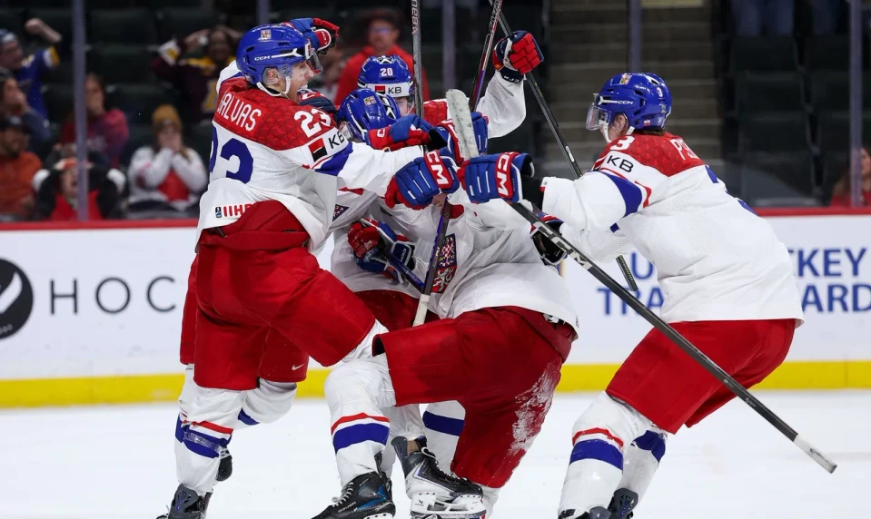 Českí juniori zabojujú o titul, ich súperom bude Švédsko