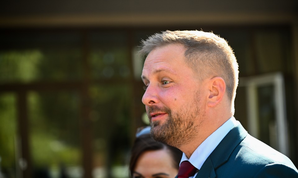 Šaško reaguje na útoky: Pri urgentných príjmoch pribudnú policajti