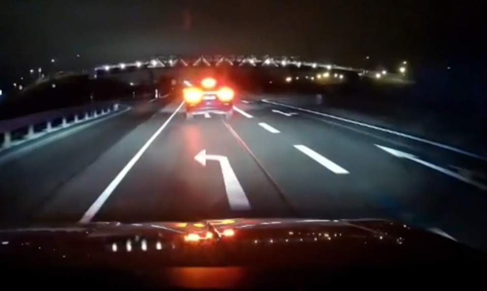 Vodič pod vplyvom alkoholu unikal polícii. Namerali mu 2,42 promile