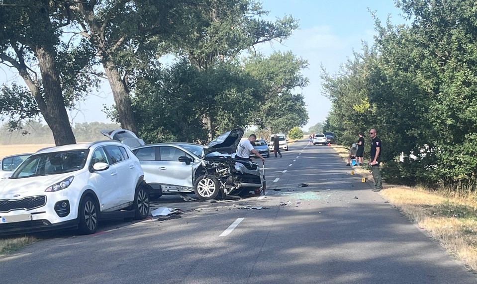 Záchranárka chcela po službe pomôcť. Zastavenie pri odstavanom aute spustilo reťazovú nehodu
