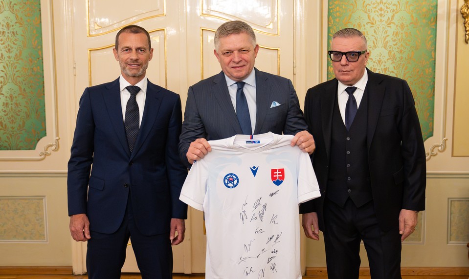 Premiér Fico mal sľúbiť uvoľnenie miliónov pre slovenský futbal. Konferencia SFZ sa skončila predčasne