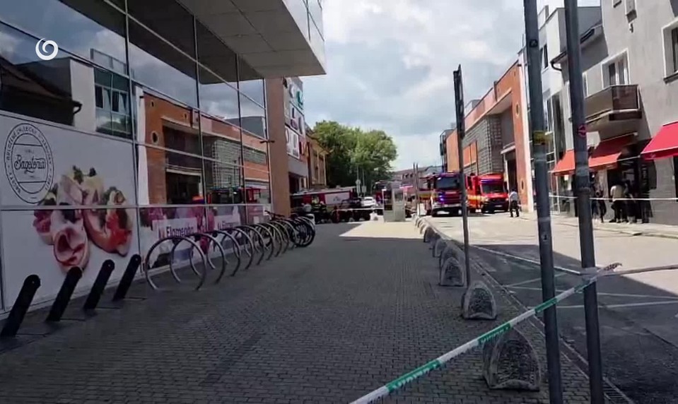 Polícia evakuovala Aupark v Žiline: Hasiči zasahovali pri požiari auta