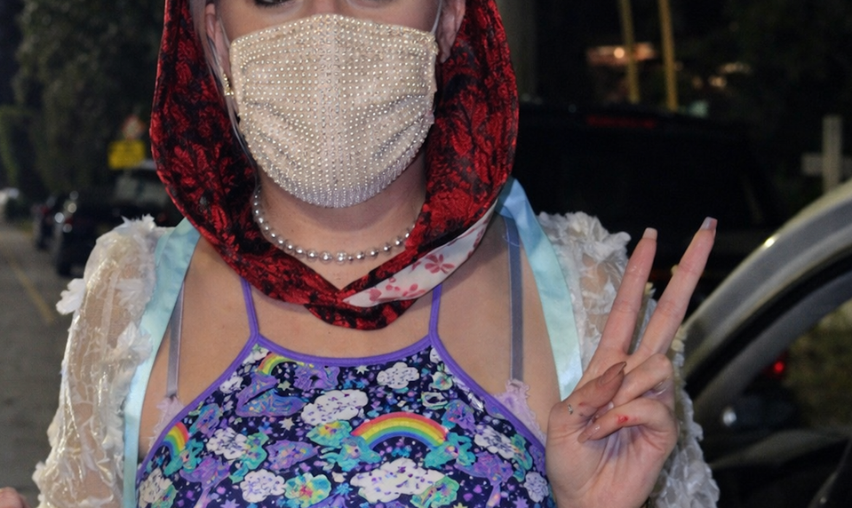 Vyzeralo to nádejne, ale ČO JE TOTO za fialové obočie?! Nešťastná herečka oznámila veľkú novinu!