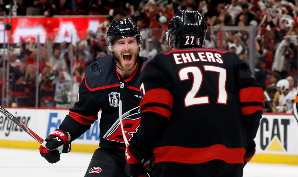 Hurricanes môžu získať Stanley Cup po 20 rokoch