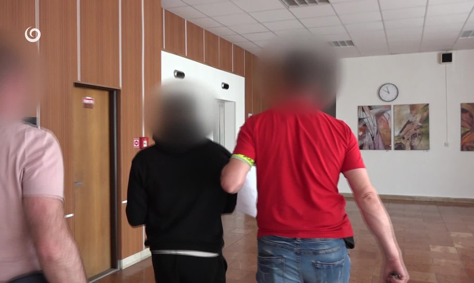 Muž mal znásilniť 15-ročné dievča, on tvrdí, že ide o pomstu. Po výpovedi svedka nastal zvrat