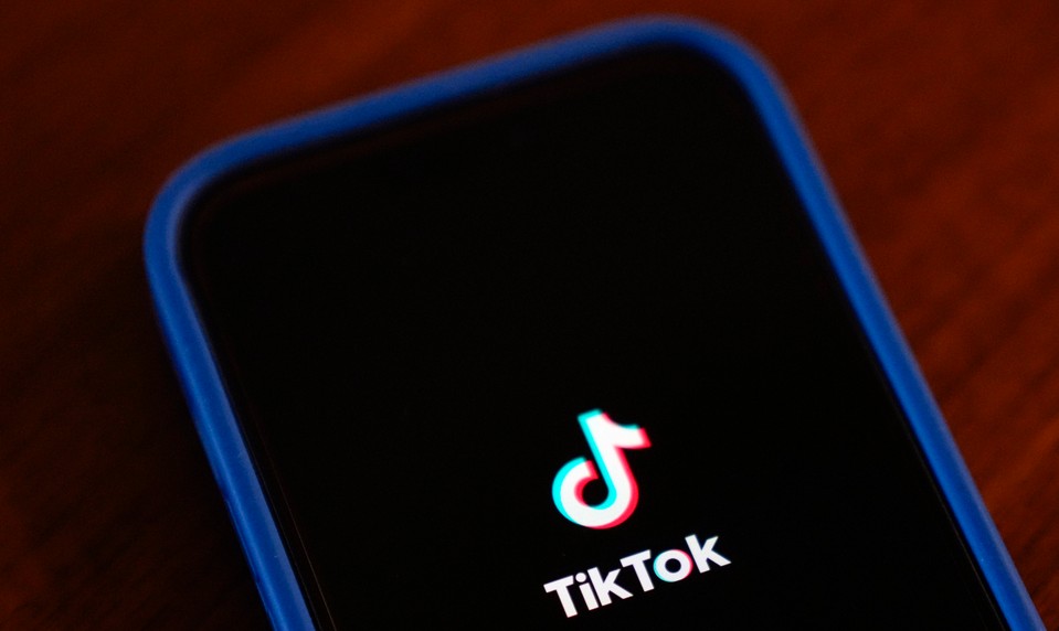 Nebezpečný trend z TikToku pripravil o život 13-ročné dievča