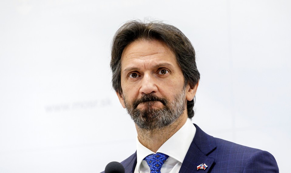 Kontroverzný hosť v prítomnosti ministra obrany? Po boku Kaliňáka sa objavil muž spojený s únosom