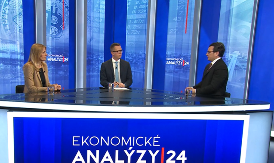 Nedostatok leteckého paliva hrozí aj v Európe: ceny leteniek rastú, dovolenkári menia plány