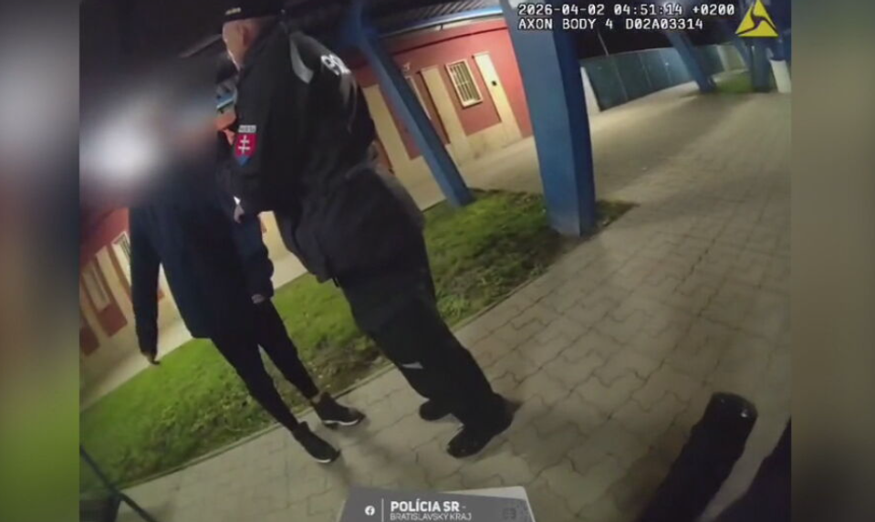 Video zo zásahu: Policajti zvládli agresívneho cestujúceho na železničnej stanici