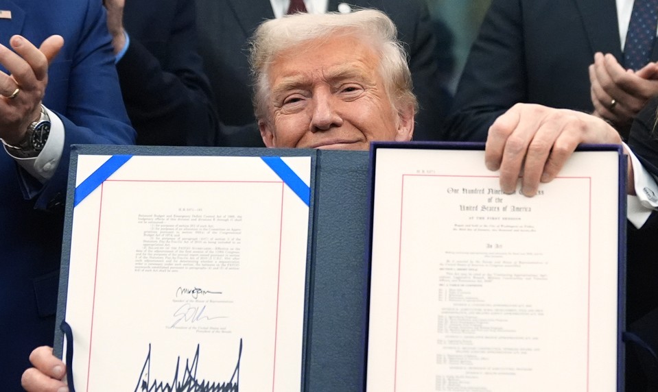 Koniec najdlhšej rozpočtovej krízy: Trump podpísal zákon o financovaní vlády