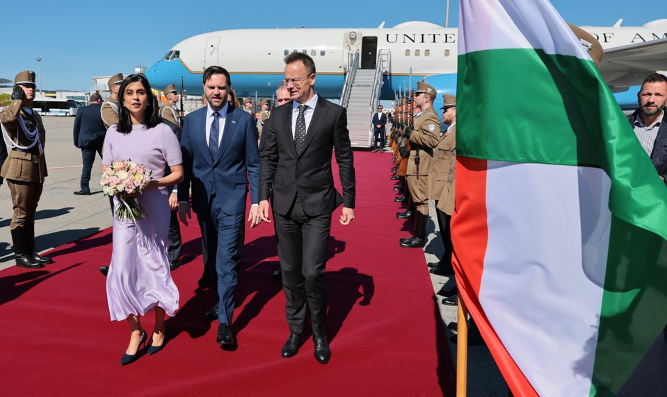 Viceprezident USA J. D. Vance dorazil do Budapešti. Vyjadruje podporu Orbánovi