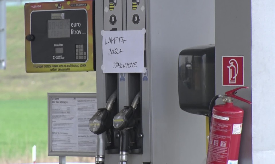 Ropná kríza zasiahla Slovensko: Bežná nafta došla, vodiči tankujú drahšie varianty