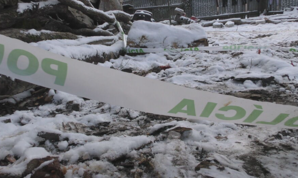 Príbuzní neverili vlastným očiam: Žena niesla mŕtve bábätko na rukách, porodila ho na dvore