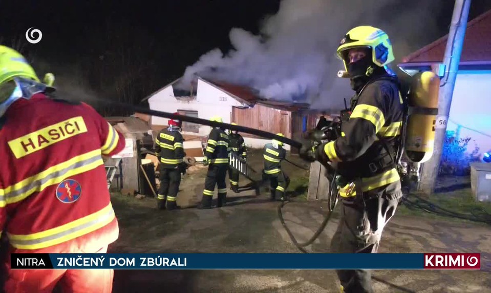 ZNIČENÝ DOM ZBÚRALI