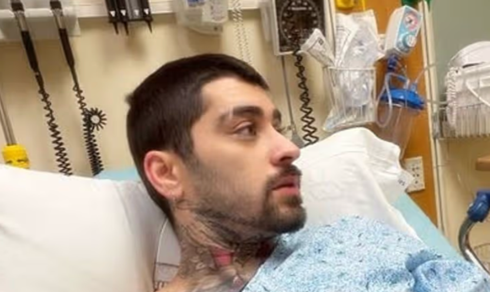 Známy spevák znepokojil fanúšikov! Mal vyrážať na turné, namiesto toho je náhle hospitalizovaný!