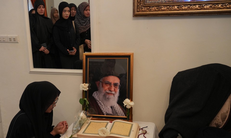 "Úder mu rozpolil hlavu." Tajná nahrávka odhalila desivé detaily útoku na iránskeho vodcu