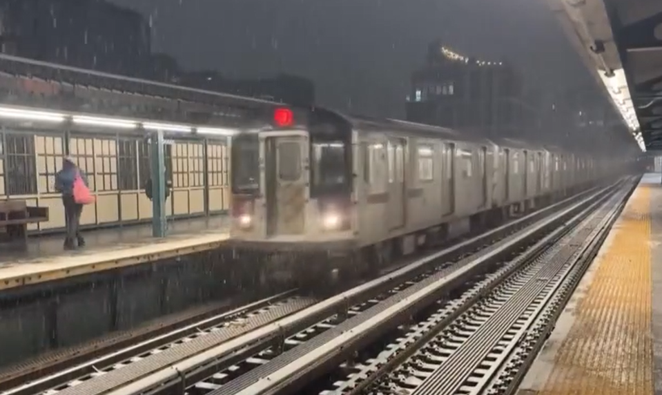 Snehová búrka ochromila USA: Tisíce zrušených letov a varovania úradov