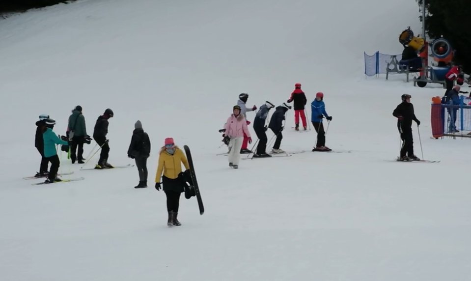 Počasie brzdí strediská: Na ktorých zjazdovkách si budete môcť čoskoro zalyžovať?