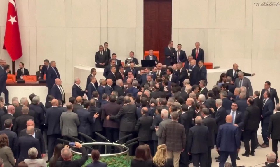 VIDEO: Bitka pri skladaní prísahy nového tureckého ministra spravodlivosti