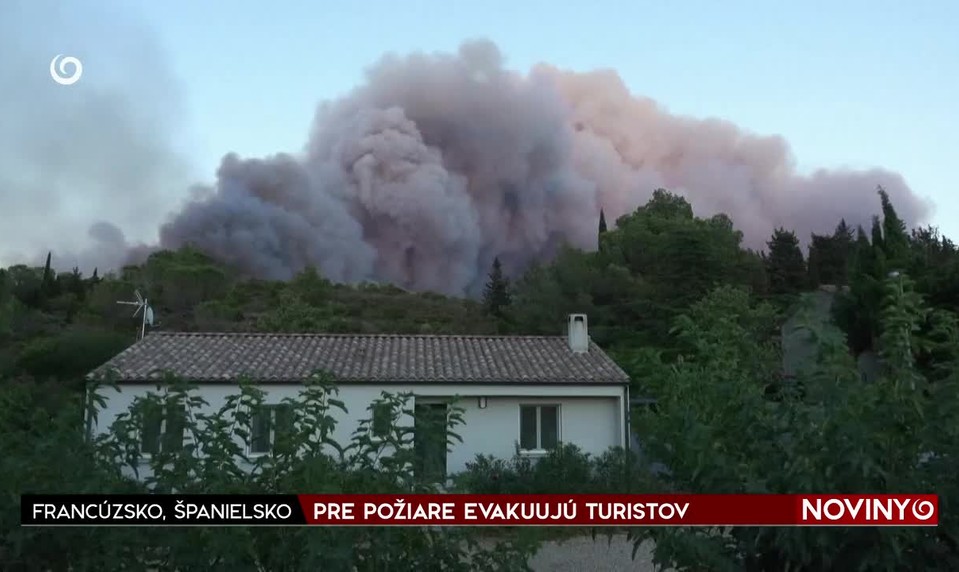 PRE POŽIARE EVAKUUJÚ TURISTOV
