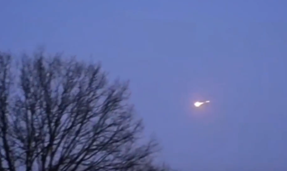 Na dom spadol meteorit, do strechy urobil dieru veľkosti lopty