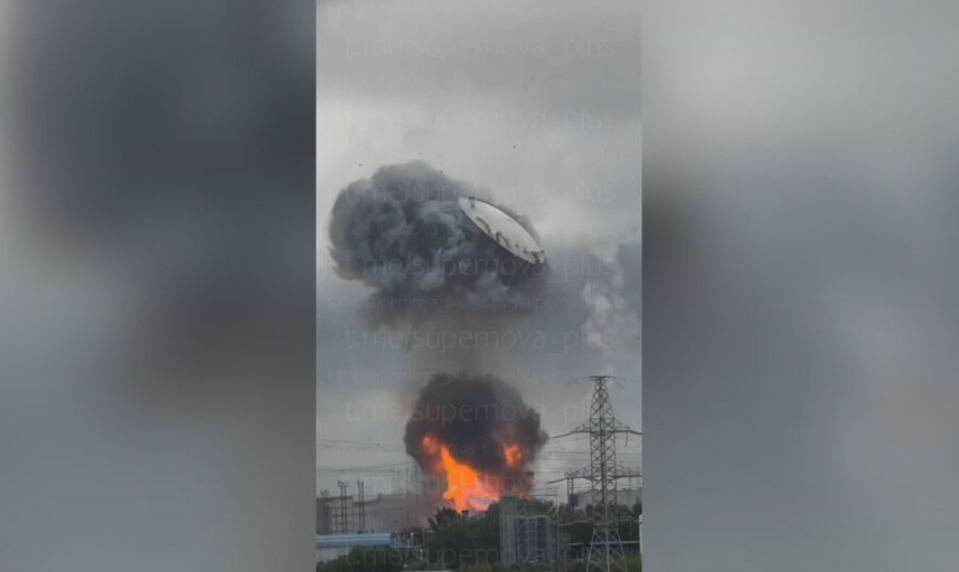 Záber, ktorý obletel svet: Poklop nádrže v Moskve mal vyletieť do vzduchu po zásahu ruskej rakety