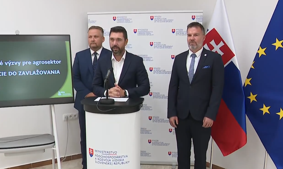 Tlačová beseda ministra Takáča: Peniaze na zavlažovanie