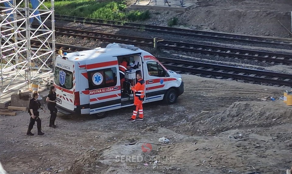 Tragédia pri trakčnom vedení: 42-ročný muž zomrel po zásahu prúdom