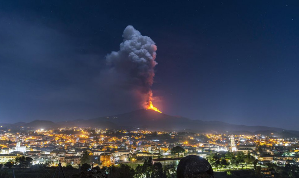 Dovolenkári pozor! Letecká prevádzka v Katánii je pre erupciu Etny pozastavená
