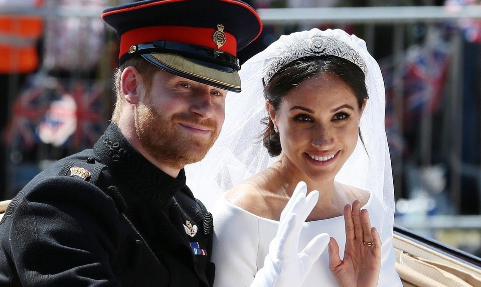 Meghan sa mala pred svadbou pohádať s kráľovnou!