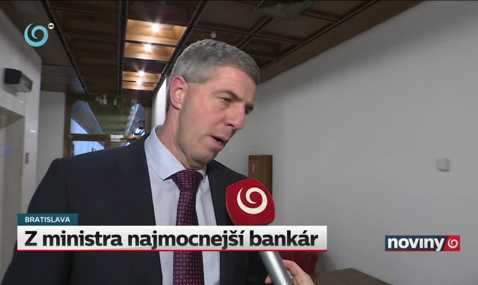Z ministra najmocnejší bankár