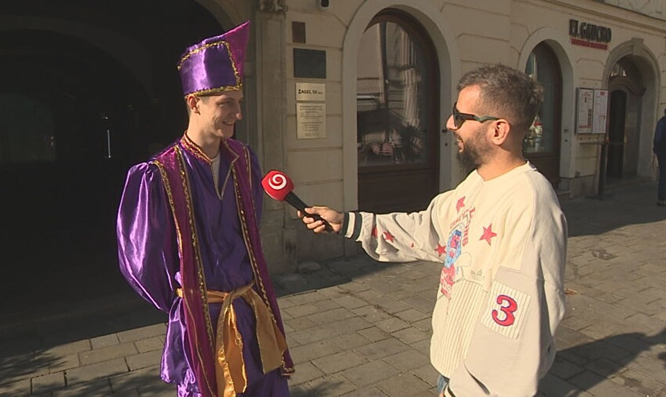 Ľudia neverili vlastným očiam. Ulicami Bratislavy lietal Aladin na koberci